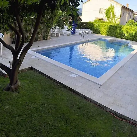 Apartment Cosy With Garden Terrace Trogir