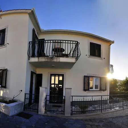 Cosy With Garden Terrace Trogir