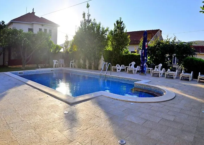 아파트 Cosy With Garden Terrace