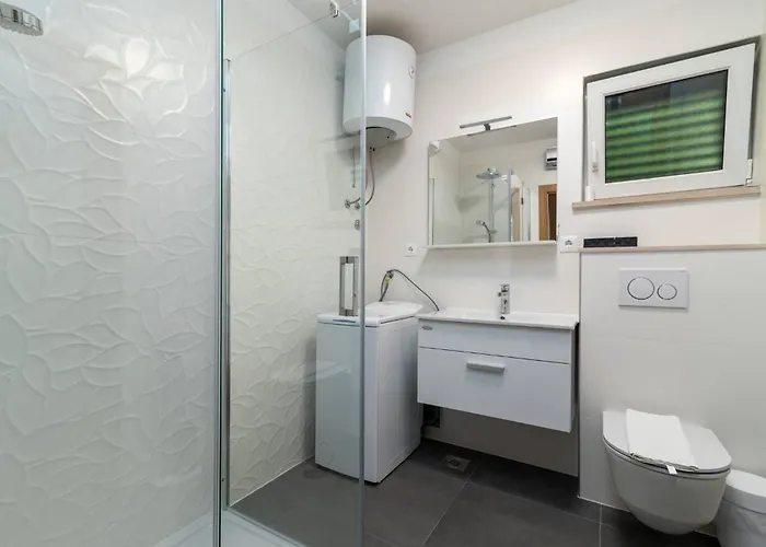 아파트 Cosy With Garden Terrace