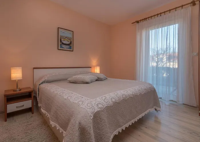 Cosy With Garden Terrace *