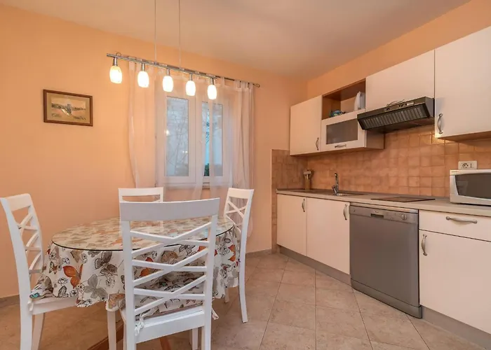 아파트 Cosy With Garden Terrace