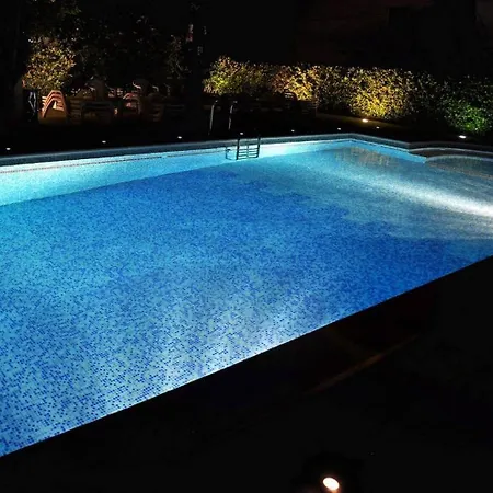 Cosy With Garden Terrace Appartement *