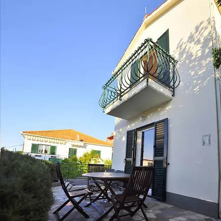 Cosy With Garden Terrace Trogir